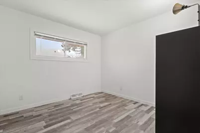 5325 W Allerton Ave, Greenfield, WI 53220 - Photo 15