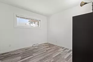 5325 W Allerton Ave, Greenfield, WI 53220 - Photo 15