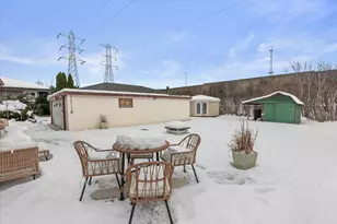 5325 W Allerton Ave, Greenfield, WI 53220 - Photo 23