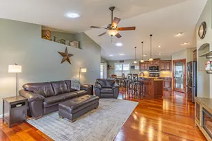 905 Pioneer Dr, Holmen, WI 54636 - Photo 5