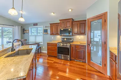 905  Pioneer Dr, Holmen, WI 54636 - Photo 11