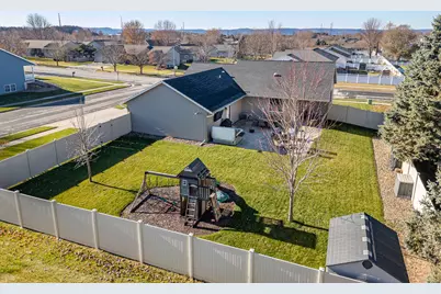 905  Pioneer Dr, Holmen, WI 54636 - Photo 7