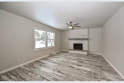 15199 W Fenway Ct, New Berlin, WI 53151 - Photo 11