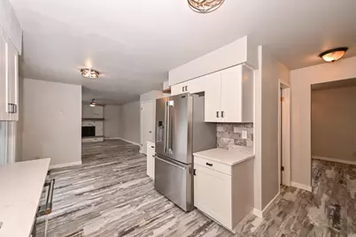 15199 W Fenway Ct, New Berlin, WI 53151 - Photo 9