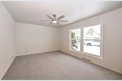 15199 W Fenway Ct, New Berlin, WI 53151 - Photo 3