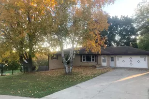 W234N7604 Woodside Rd, Sussex, WI 53089 - Photo 3