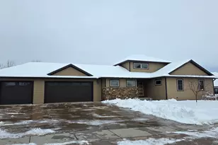 576 Trail Ridge Ln, Plymouth, WI 53073 - Photo 1