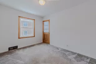1311 E Randolph Ct, Milwaukee, WI 53212 - Photo 17
