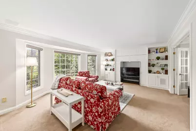 8266 S Country Club Cir, Franklin, WI 53132 - Photo 9