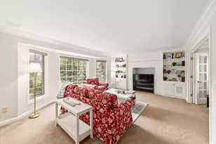 8266 S Country Club Cir, Franklin, WI 53132 - Photo 9