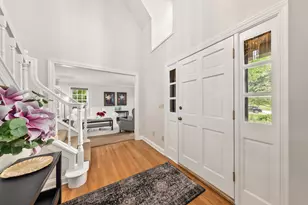 8266 S Country Club Cir, Franklin, WI 53132 - Photo 3