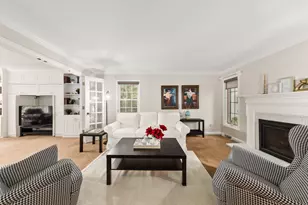 8266 S Country Club Cir, Franklin, WI 53132 - Photo 5