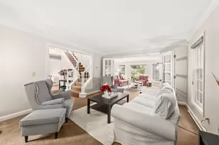 8266 S Country Club Cir, Franklin, WI 53132 - Photo 7