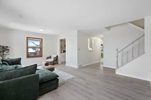 530 Manchester Ln, Hartland, WI 53029 - Photo 5