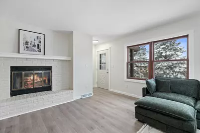 530  Manchester Ln, Hartland, WI 53029 - Photo 3