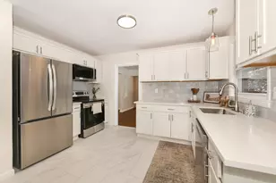 W131S6689 Kipling Dr, Muskego, WI 53150 - Photo 5