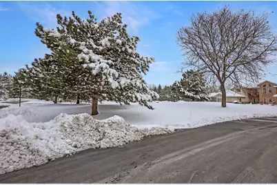 17354 W Lincoln Ave, New Berlin, WI 53146 - Photo 23