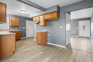 10500 W Rae Ave, Milwaukee, WI 53225 - Photo 11