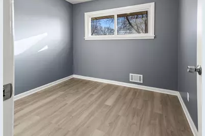 10500 W Rae Ave, Milwaukee, WI 53225 - Photo 9