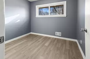 10500 W Rae Ave, Milwaukee, WI 53225 - Photo 9