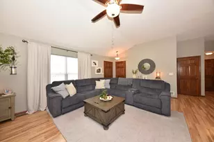 W205N17365 Spring Ridge Dr, Jackson, WI 53037 - Photo 7