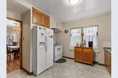 1025 N 15th St, Manitowoc, WI 54220 - Photo 13