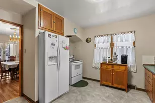 1025 N 15th St, Manitowoc, WI 54220 - Photo 13