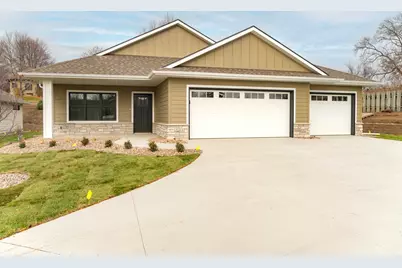 621  Johnson Pl, Onalaska, WI 54650 - Photo 1