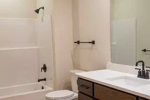 621 Johnson Pl, Onalaska, WI 54650 - Photo 3