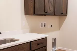 621 Johnson Pl, Onalaska, WI 54650 - Photo 5