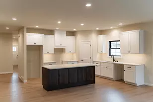 621 Johnson Pl, Onalaska, WI 54650 - Photo 9