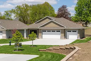 621 Johnson Pl, Onalaska, WI 54650 - Photo 1