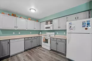 4835 Easy St, Delafield, WI 53029 - Photo 9