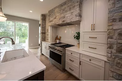 N66W21471  Sagebrush Dr, Menomonee Falls, WI 53051 - Photo 9