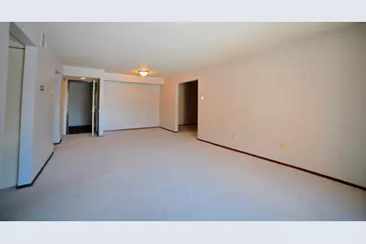 1906 E Shorewood Blvd #263, Shorewood, WI 53211 - Photo 5