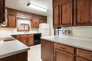 427 E Oak St, Viroqua, WI 54665 - Photo 7