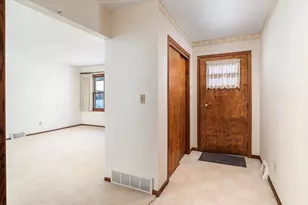 427 E Oak St, Viroqua, WI 54665 - Photo 3