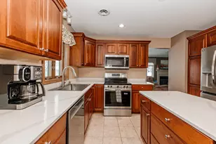 443 Quail Point Dr, Racine, WI 53406 - Photo 13