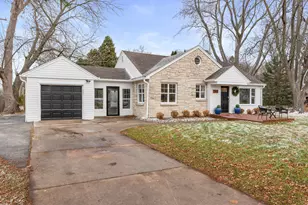 102 W Calumet Rd, Fox Point, WI 53217 - Photo 37