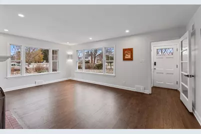 102 W Calumet Rd, Fox Point, WI 53217 - Photo 7