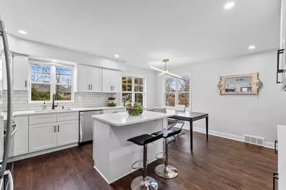 102 W Calumet Rd, Fox Point, WI 53217 - Photo 9