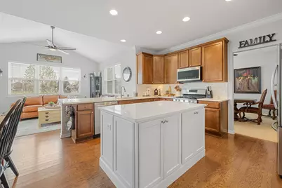 N42W22833  Beacon Ct, Pewaukee, WI 53072 - Photo 7