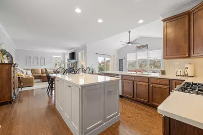 N42W22833  Beacon Ct, Pewaukee, WI 53072 - Photo 3