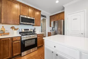 N42W22833 Beacon Ct, Pewaukee, WI 53072 - Photo 9