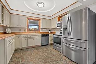 12763 N East Shoreland Dr, Mequon, WI 53092 - Photo 15