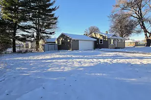 419 Peters Dr, Waukesha, WI 53188 - Photo 25