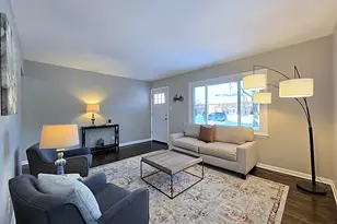 419 Peters Dr, Waukesha, WI 53188 - Photo 9