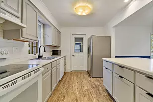 438 Shoreland Dr, Racine, WI 53402 - Photo 11