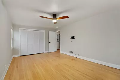 438  Shoreland Dr, Racine, WI 53402 - Photo 13