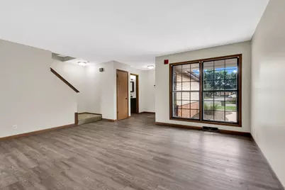 8127 S Legend Dr #D, Franklin, WI 53132 - Photo 9